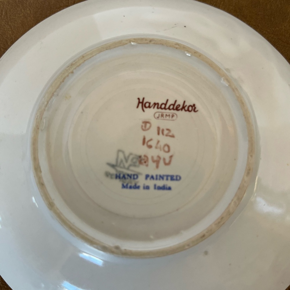 Set of Four Saucers or Trinket Dishes Handpainted - Picture 8 of 10